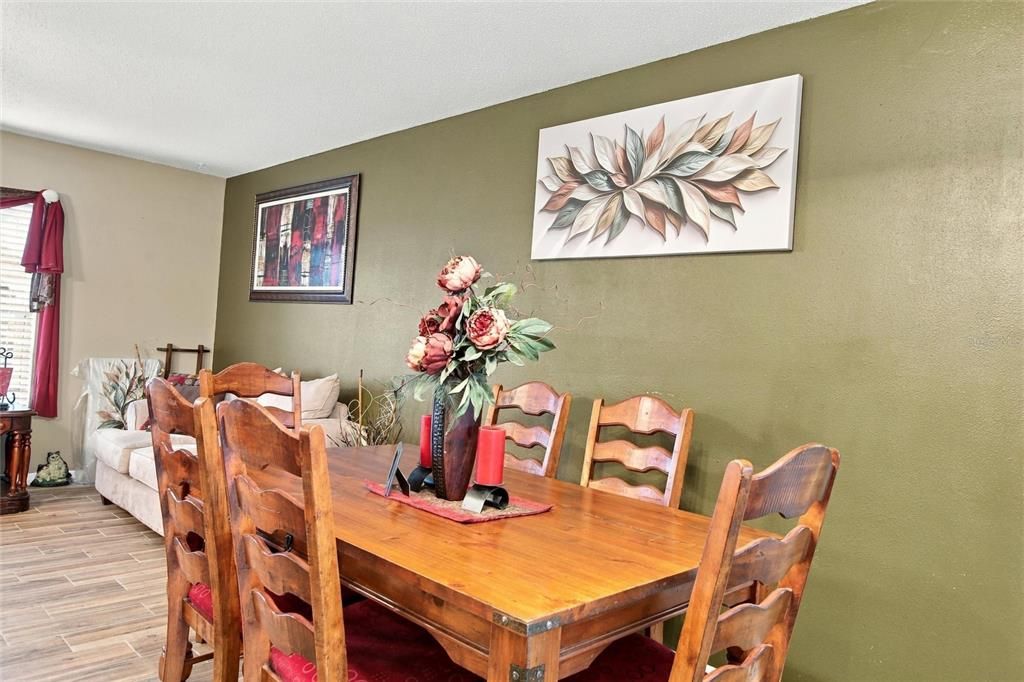En Venta: $489,900 (4 camas, 2 baños, 1576 Pies cuadrados)