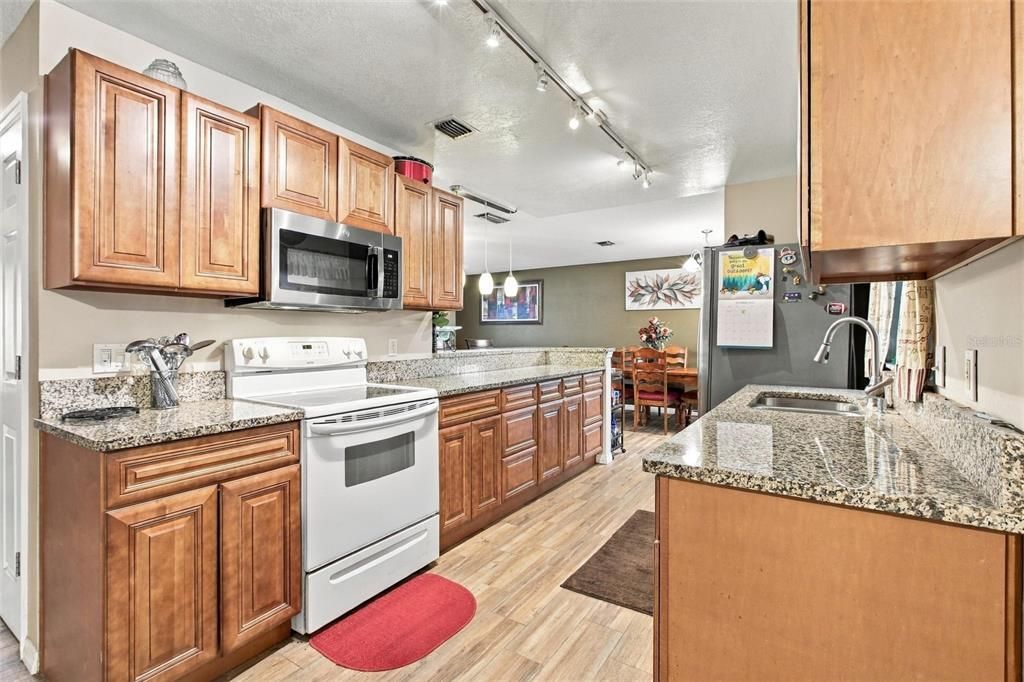 En Venta: $489,900 (4 camas, 2 baños, 1576 Pies cuadrados)