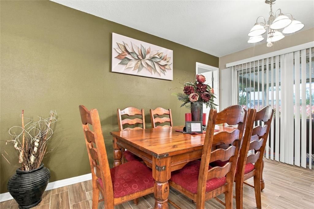 En Venta: $489,900 (4 camas, 2 baños, 1576 Pies cuadrados)