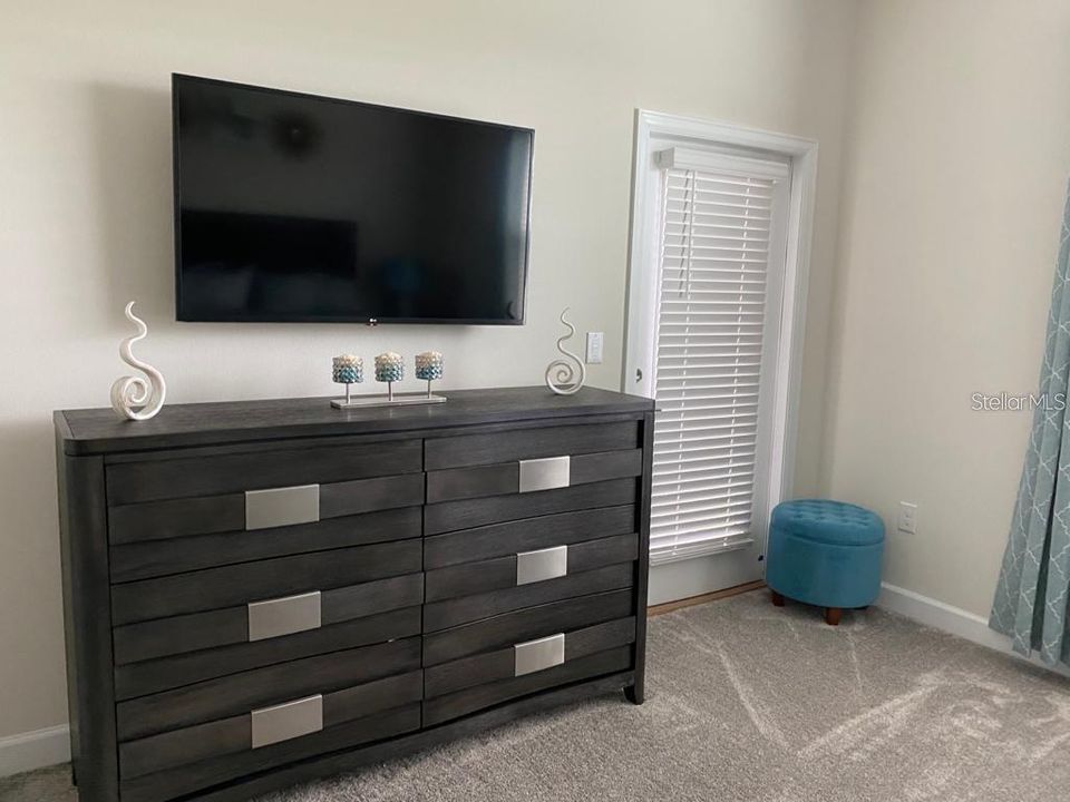 For Rent: $2,100 (2 beds, 2 baths, 1388 Square Feet)