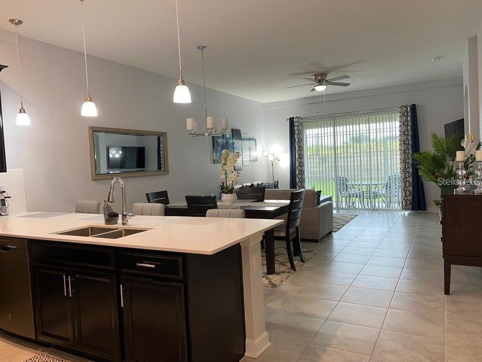 For Rent: $2,100 (2 beds, 2 baths, 1388 Square Feet)
