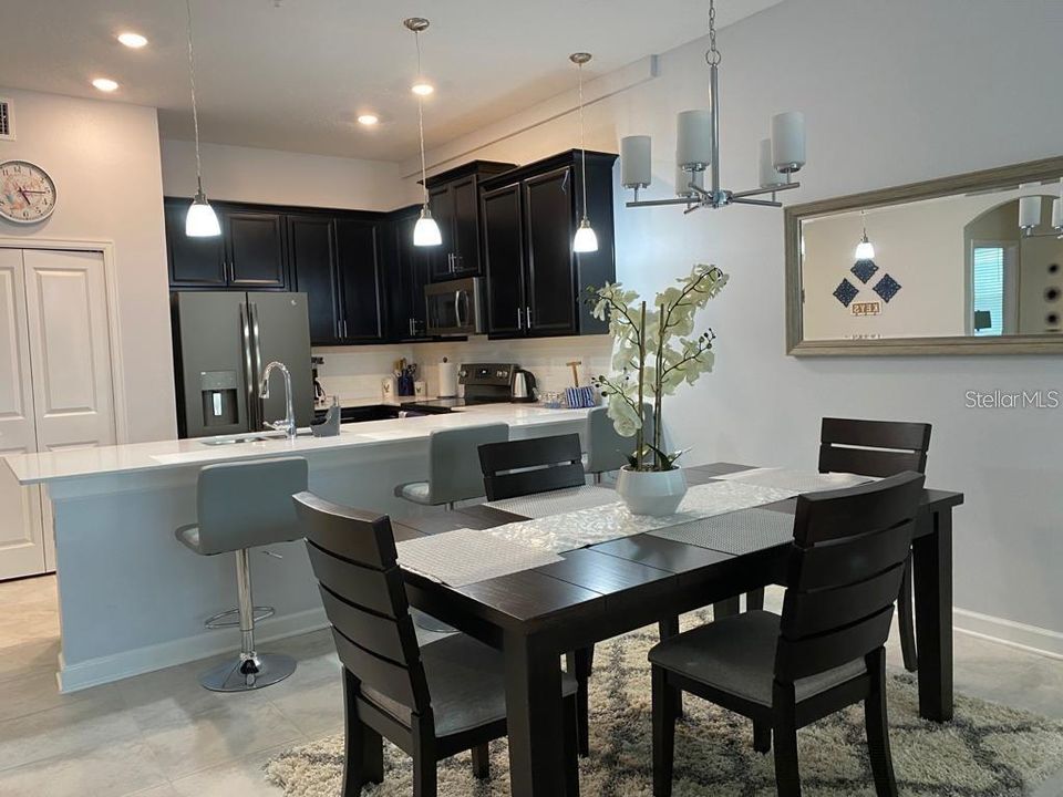 For Rent: $2,100 (2 beds, 2 baths, 1388 Square Feet)