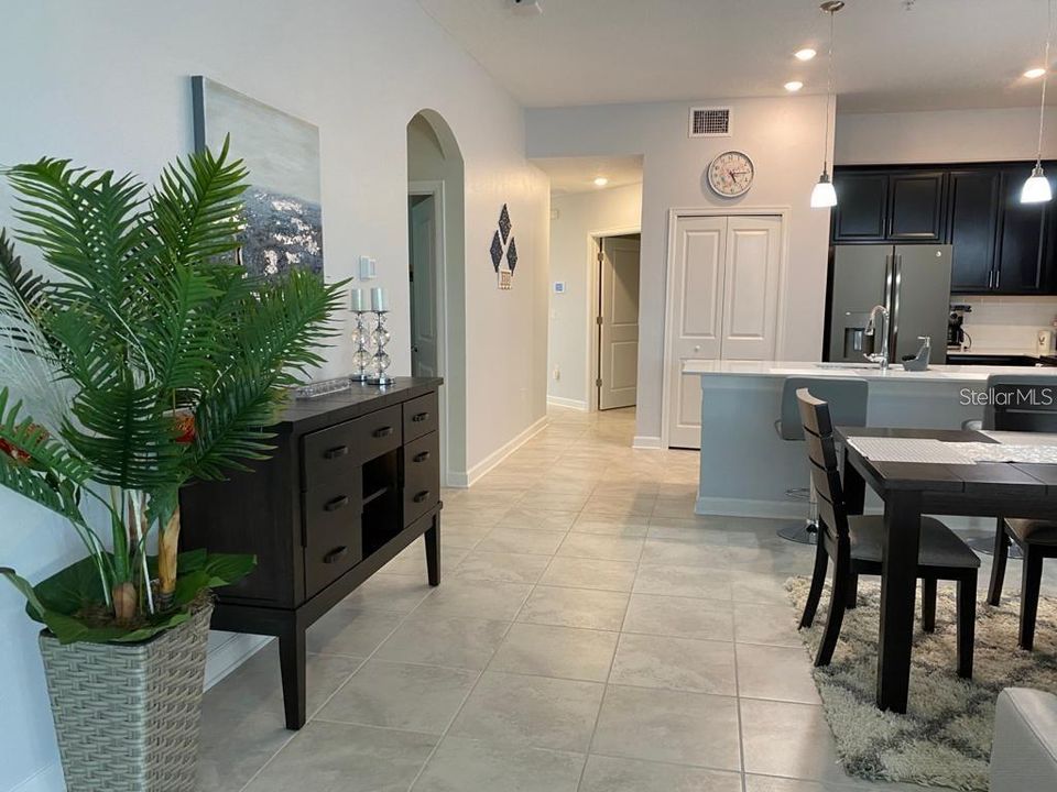 For Rent: $2,100 (2 beds, 2 baths, 1388 Square Feet)