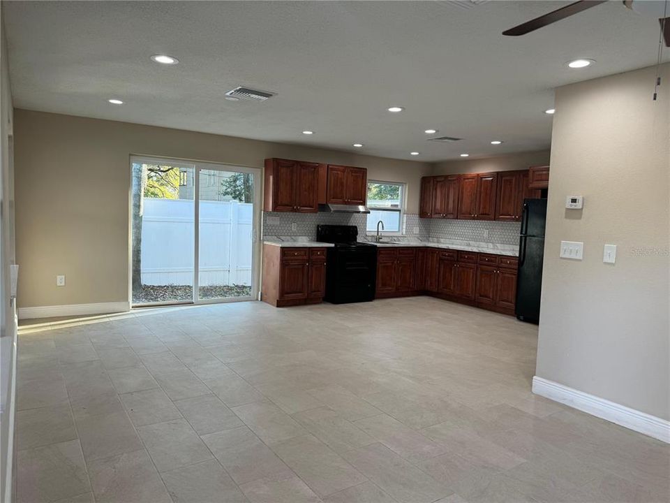 For Rent: $2,095 (3 beds, 2 baths, 1266 Square Feet)