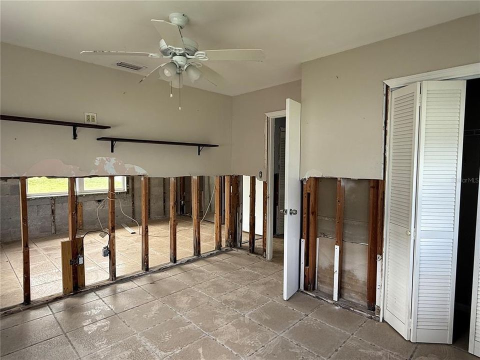 For Sale: $185,000 (2 beds, 1 baths, 1164 Square Feet)