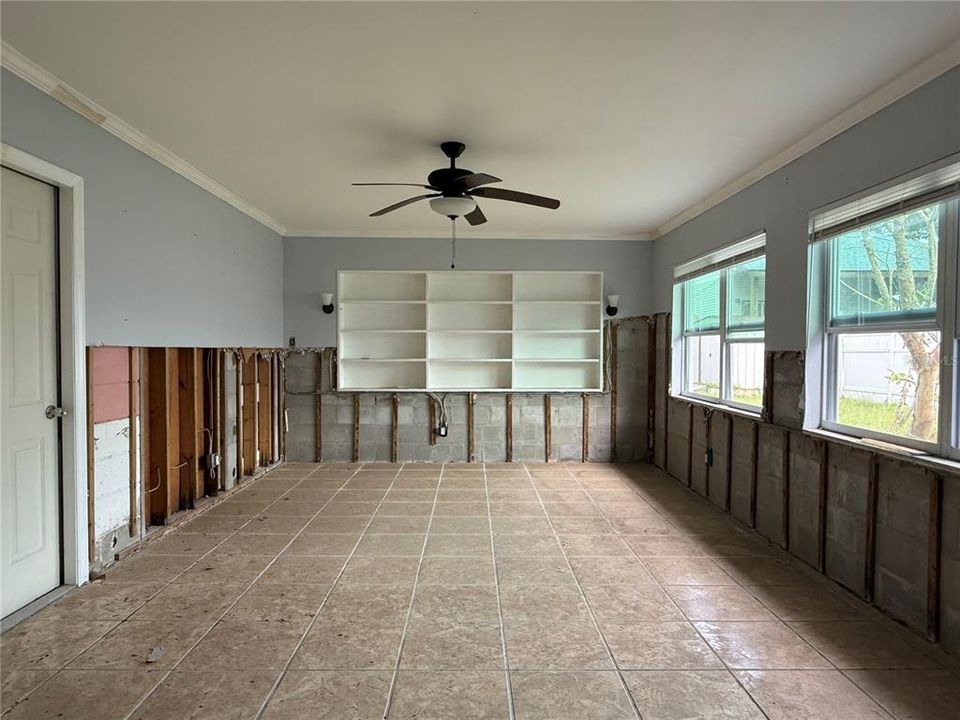For Sale: $185,000 (2 beds, 1 baths, 1164 Square Feet)