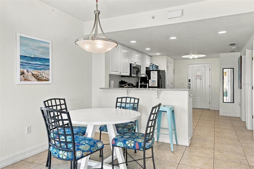 For Sale: $500,000 (2 beds, 2 baths, 914 Square Feet)