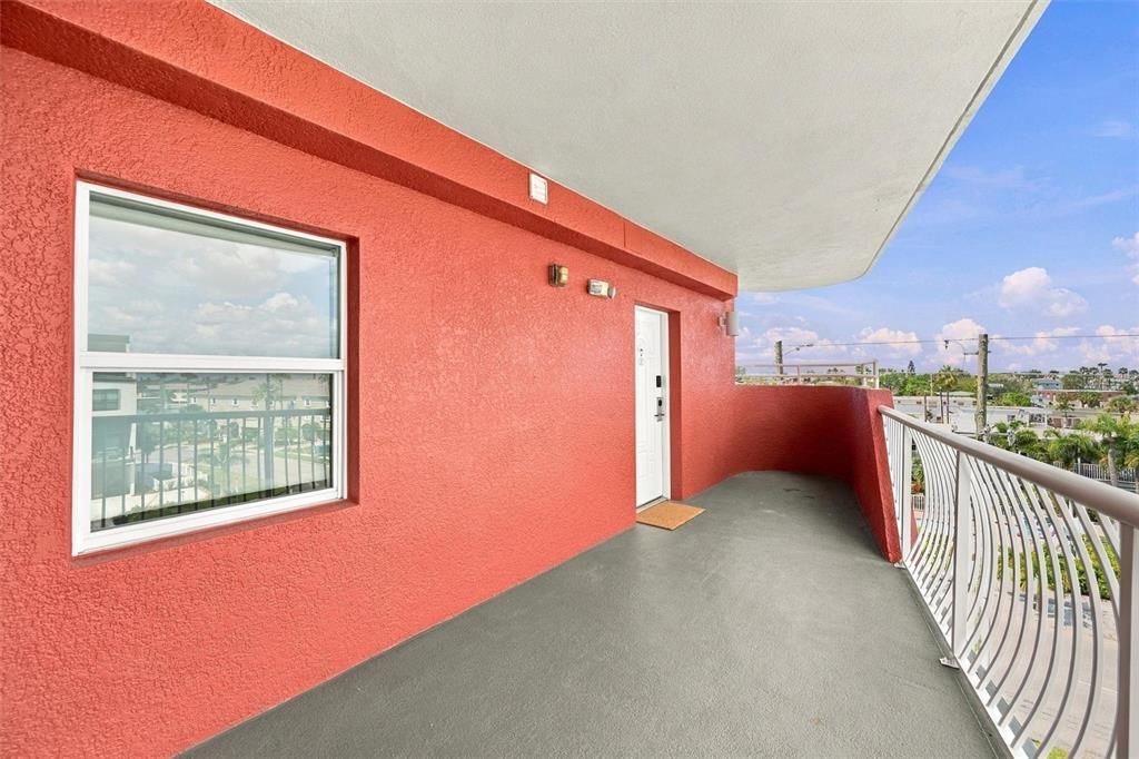 For Sale: $500,000 (2 beds, 2 baths, 914 Square Feet)