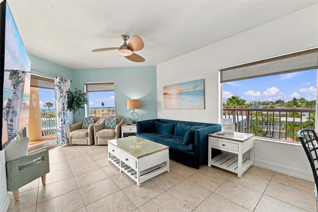 For Sale: $500,000 (2 beds, 2 baths, 914 Square Feet)
