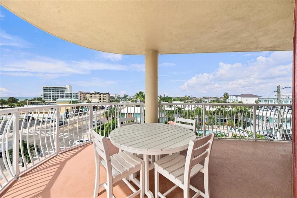 For Sale: $500,000 (2 beds, 2 baths, 914 Square Feet)