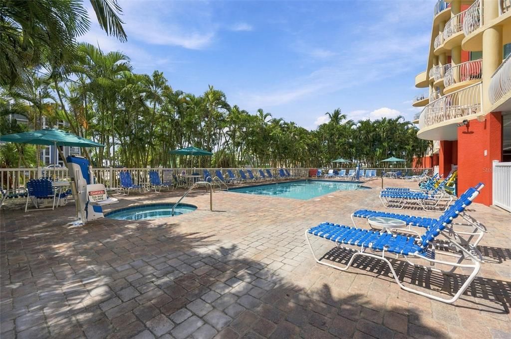 For Sale: $500,000 (2 beds, 2 baths, 914 Square Feet)