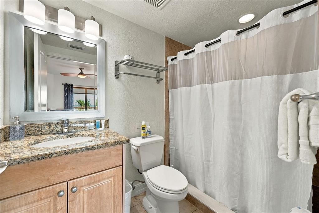 For Sale: $500,000 (2 beds, 2 baths, 914 Square Feet)