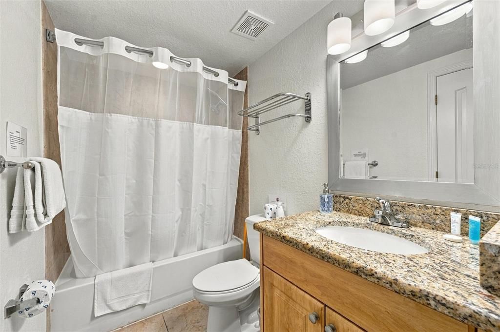 For Sale: $500,000 (2 beds, 2 baths, 914 Square Feet)