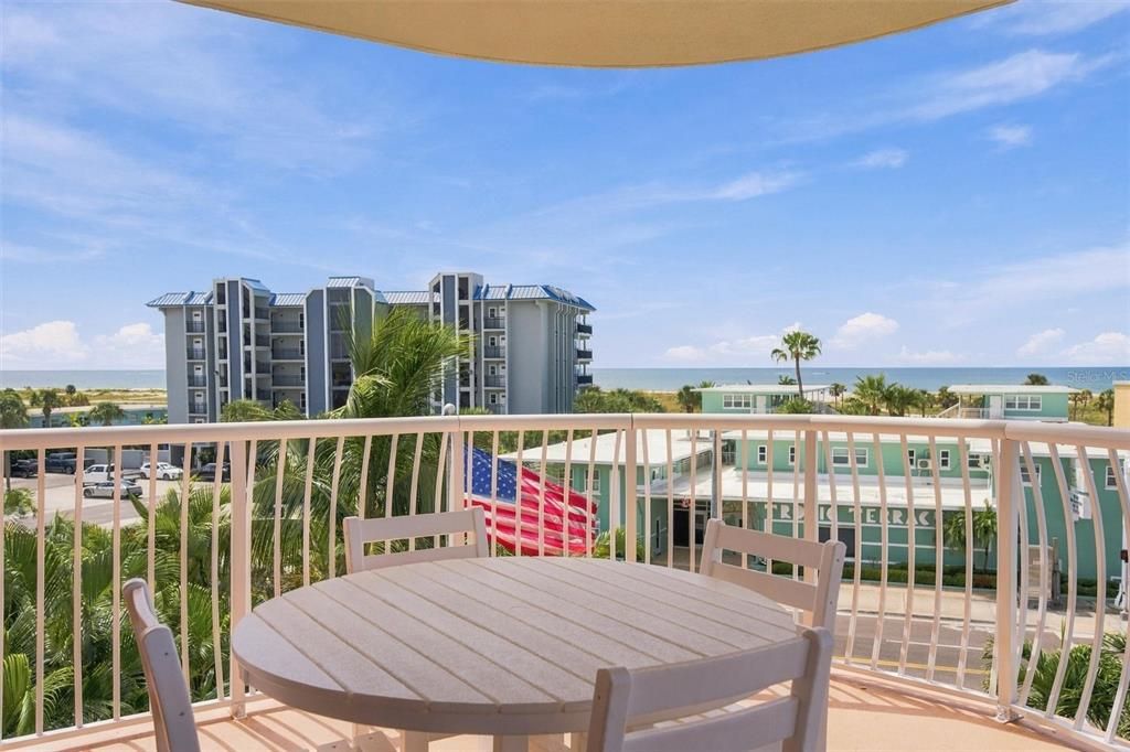 For Sale: $500,000 (2 beds, 2 baths, 914 Square Feet)