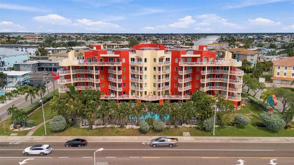 For Sale: $500,000 (2 beds, 2 baths, 914 Square Feet)