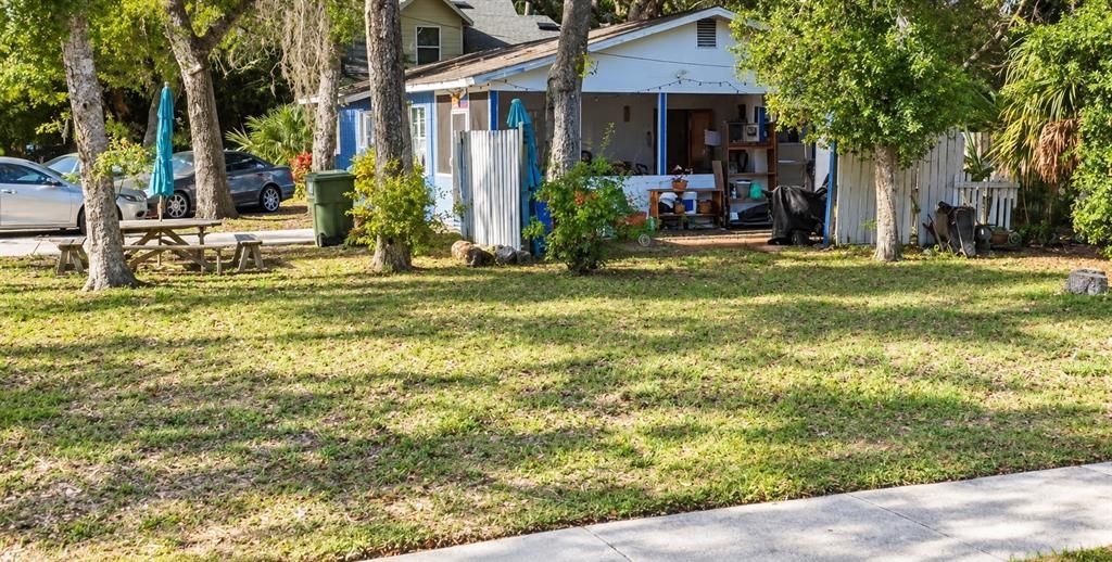 For Sale: $399,000 (3 beds, 1 baths, 975 Square Feet)