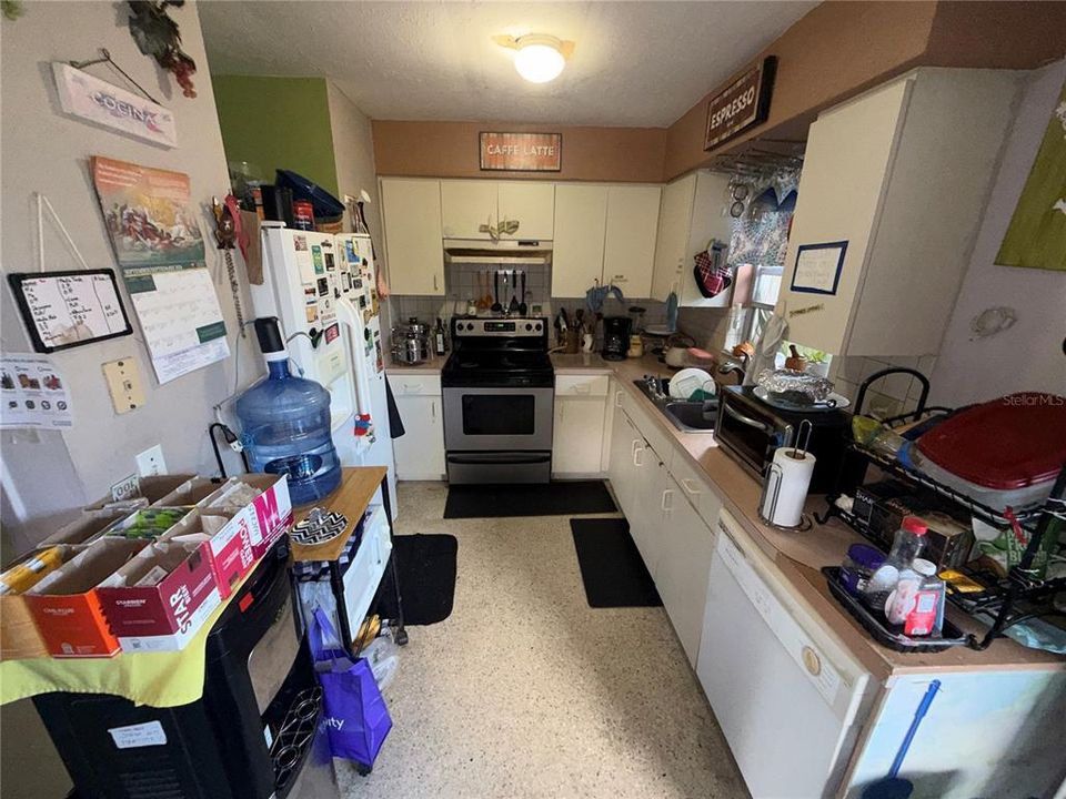 For Sale: $399,000 (3 beds, 1 baths, 975 Square Feet)