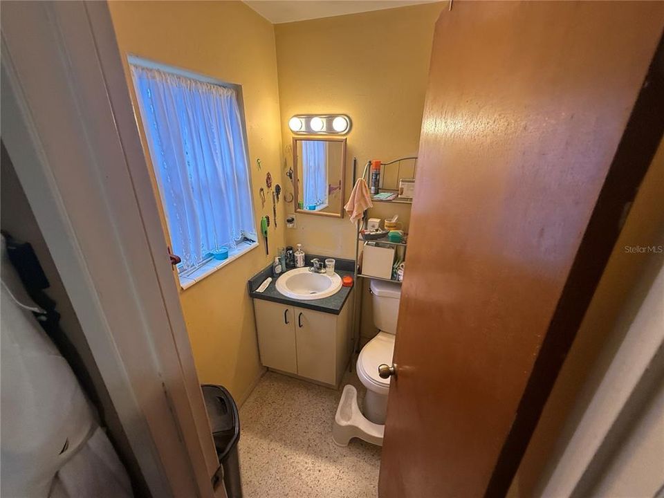For Sale: $399,000 (3 beds, 1 baths, 975 Square Feet)