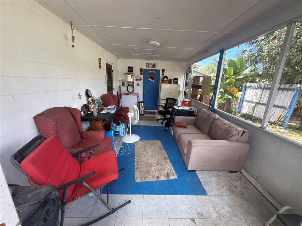 For Sale: $399,000 (3 beds, 1 baths, 975 Square Feet)