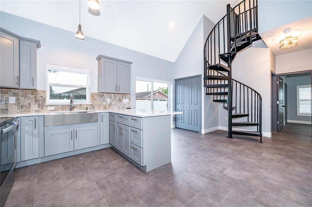 For Rent: $2,200 (2 beds, 2 baths, 1186 Square Feet)