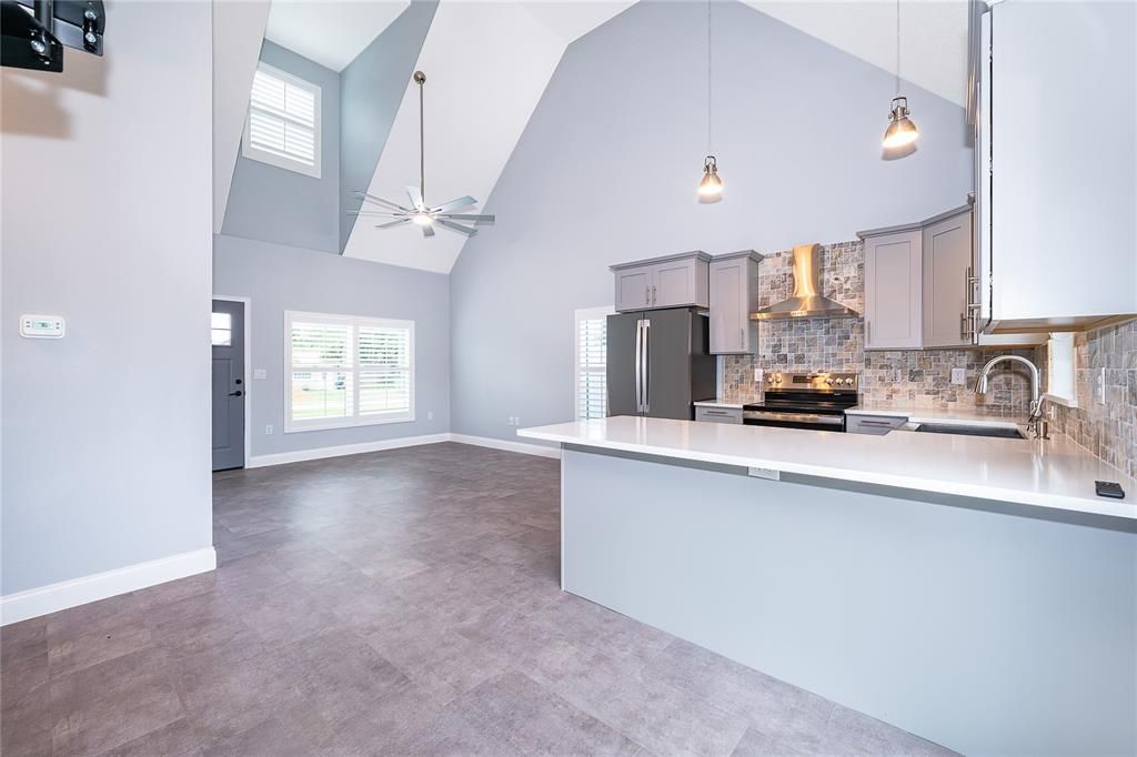 For Rent: $2,200 (2 beds, 2 baths, 1186 Square Feet)