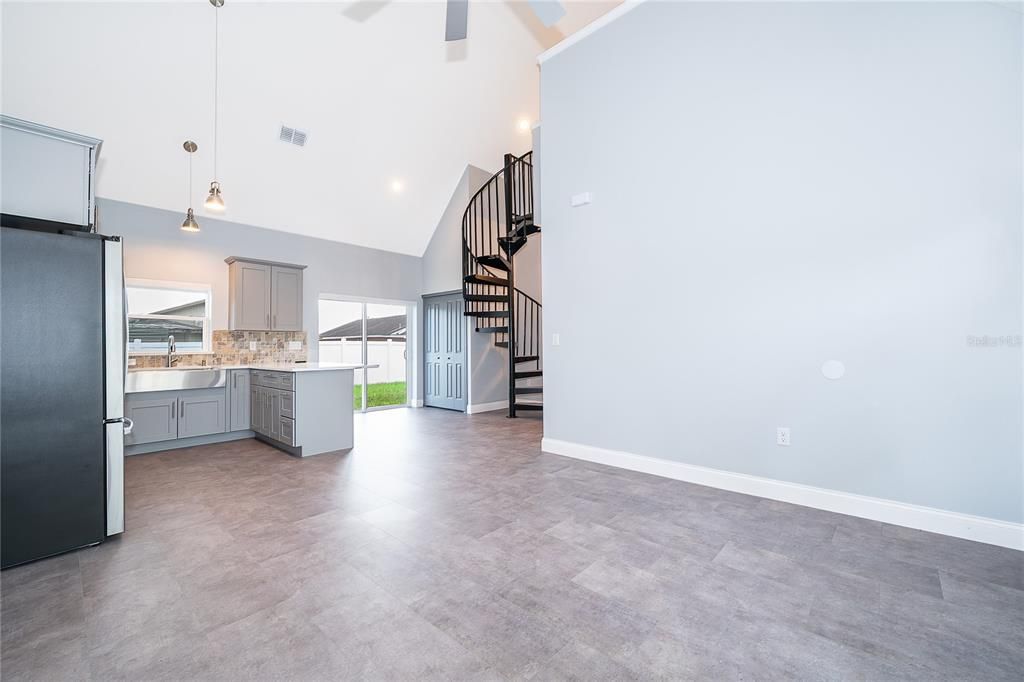 For Rent: $2,200 (2 beds, 2 baths, 1186 Square Feet)