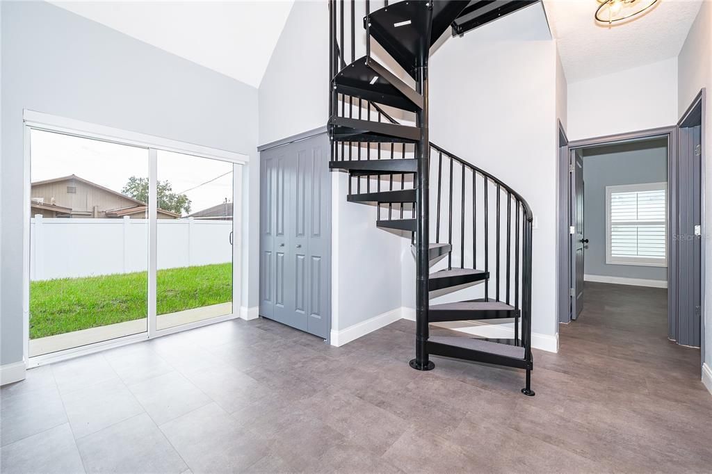 For Rent: $2,200 (2 beds, 2 baths, 1186 Square Feet)