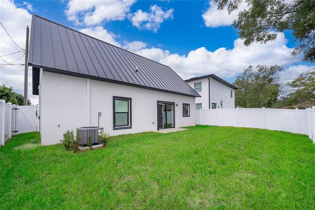 For Rent: $2,200 (2 beds, 2 baths, 1186 Square Feet)