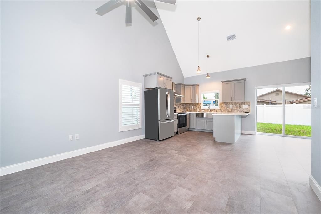 For Rent: $2,200 (2 beds, 2 baths, 1186 Square Feet)