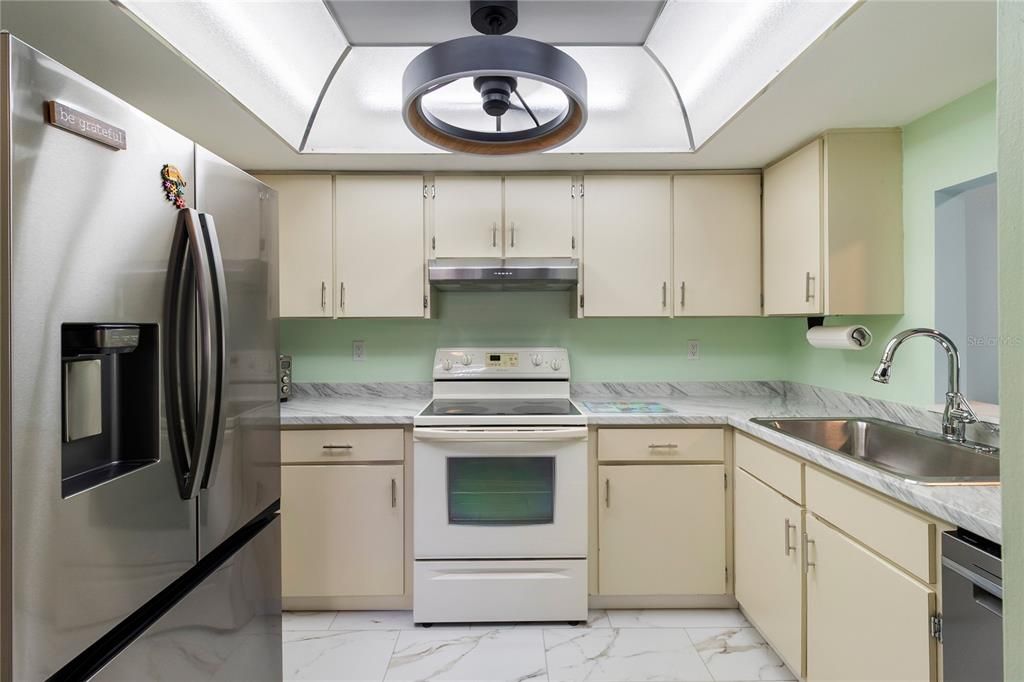 На продажу: $160,000 (2 спален, 2 ванн, 1070 Квадратных фут)