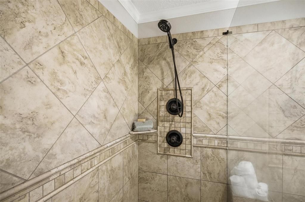 En Venta: $1,200,000 (4 camas, 2 baños, 2312 Pies cuadrados)