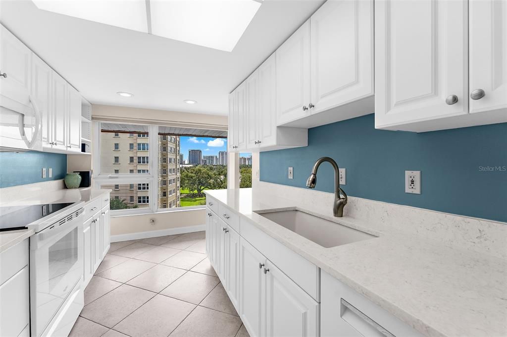 En Venta: $639,900 (2 camas, 2 baños, 1160 Pies cuadrados)
