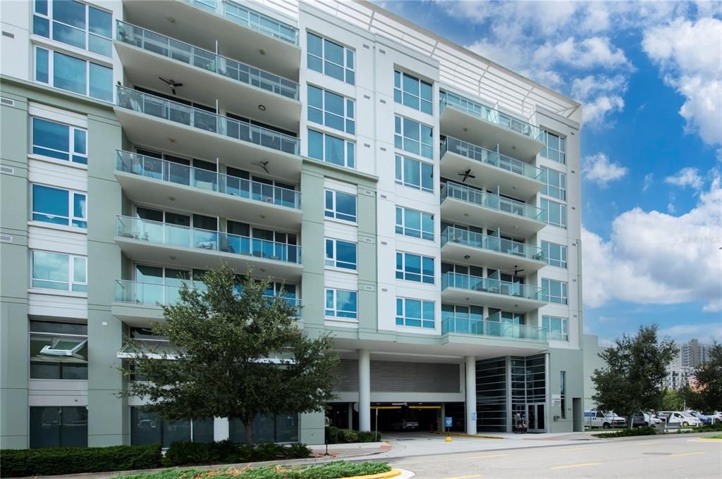 For Sale: $395,000 (1 beds, 1 baths, 934 Square Feet)