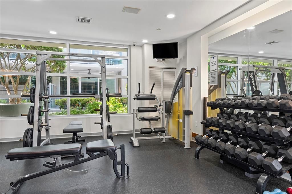 For Sale: $395,000 (1 beds, 1 baths, 934 Square Feet)