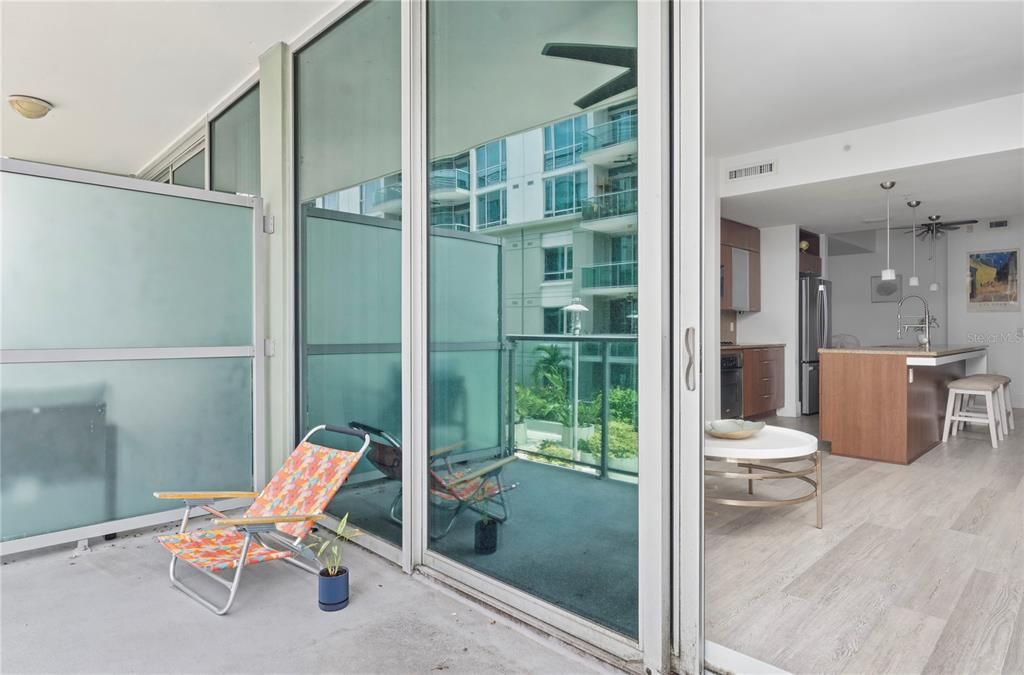 For Sale: $395,000 (1 beds, 1 baths, 934 Square Feet)