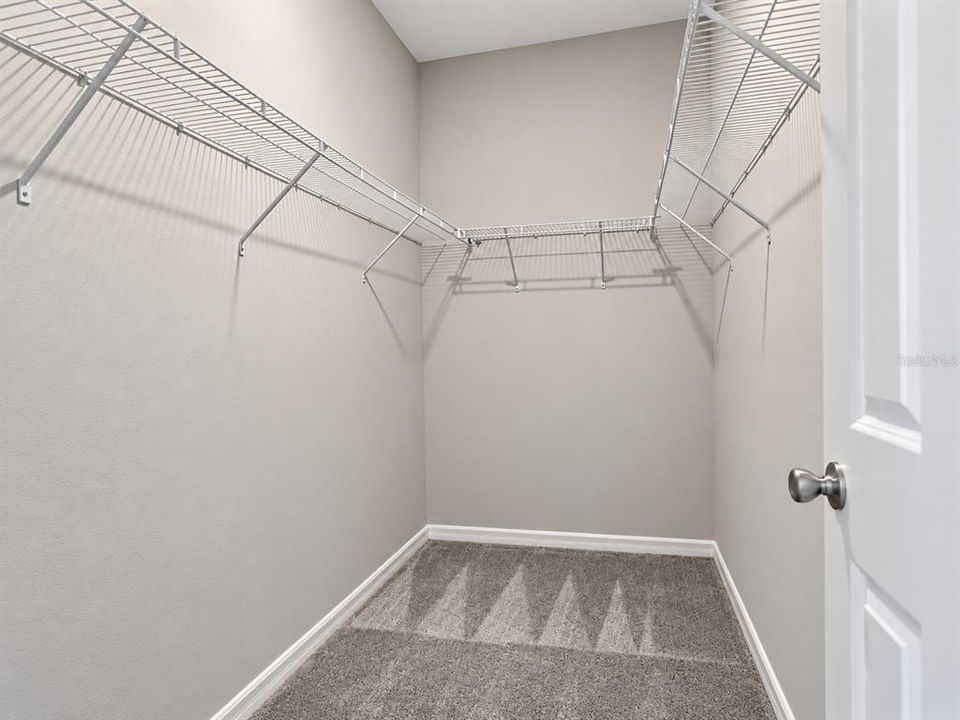 For Rent: $2,065 (4 beds, 2 baths, 1825 Square Feet)