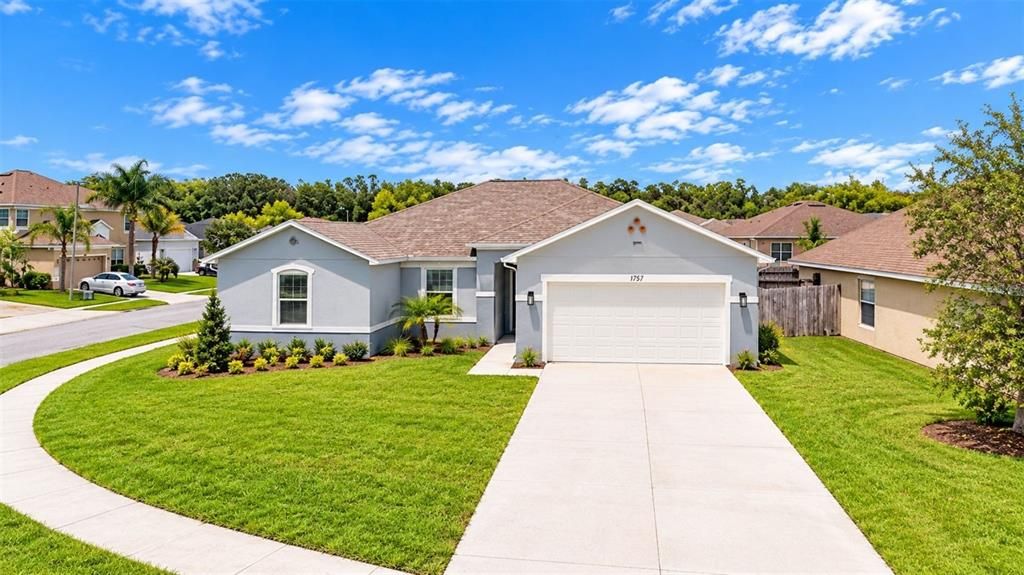 For Rent: $2,065 (4 beds, 2 baths, 1825 Square Feet)