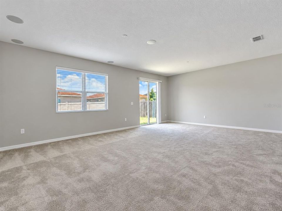 For Rent: $2,065 (4 beds, 2 baths, 1825 Square Feet)