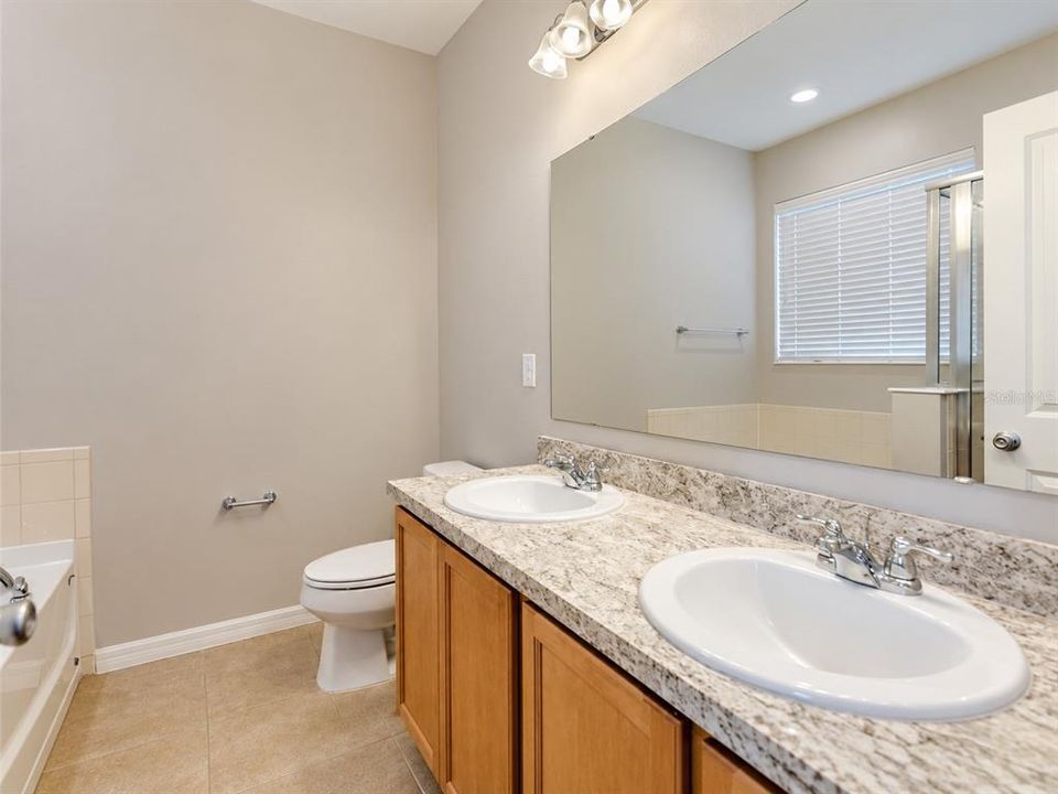 For Rent: $2,065 (4 beds, 2 baths, 1825 Square Feet)
