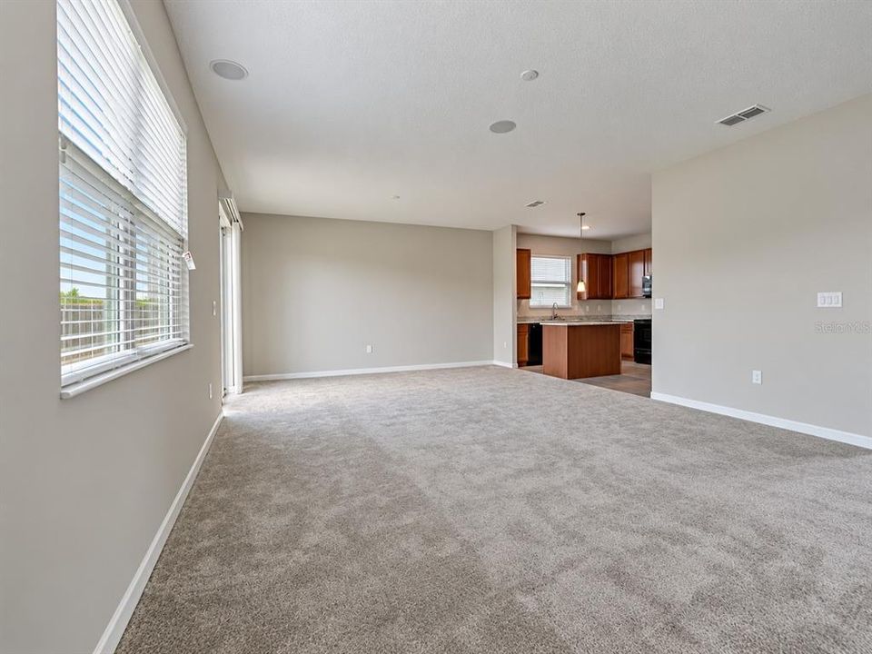 For Rent: $2,065 (4 beds, 2 baths, 1825 Square Feet)