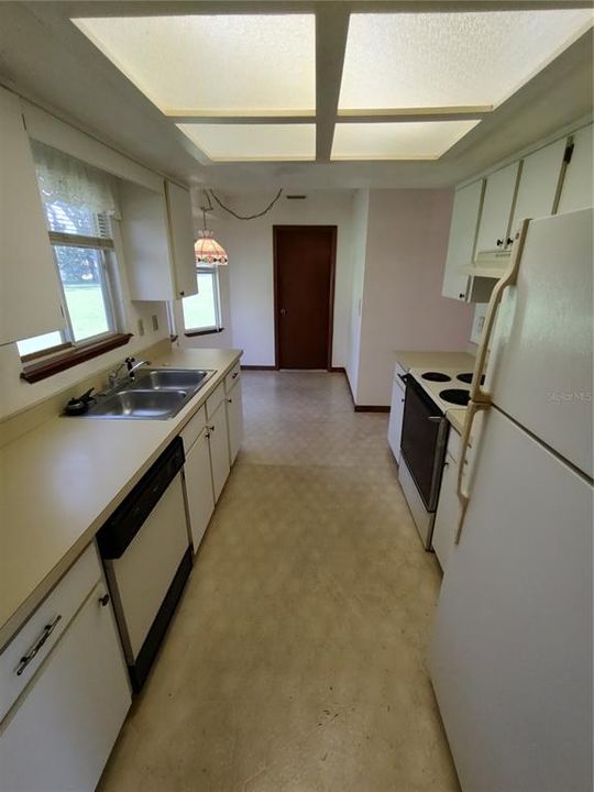 For Sale: $168,500 (2 beds, 2 baths, 1208 Square Feet)