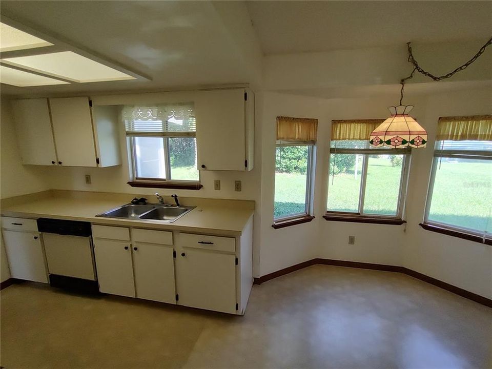 For Sale: $168,500 (2 beds, 2 baths, 1208 Square Feet)