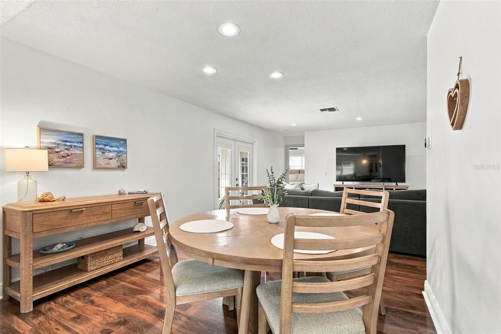 En Venta: $565,000 (3 camas, 2 baños, 1683 Pies cuadrados)