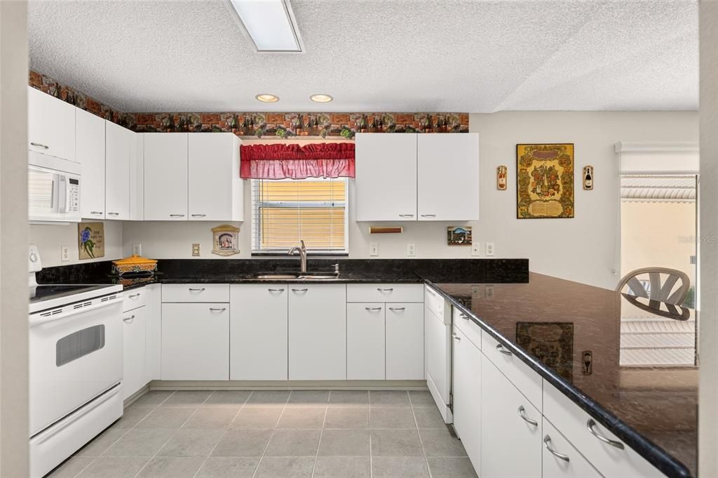 En Venta: $375,000 (2 camas, 2 baños, 1228 Pies cuadrados)