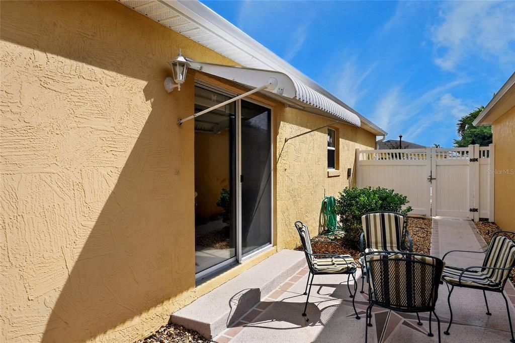 En Venta: $375,000 (2 camas, 2 baños, 1228 Pies cuadrados)