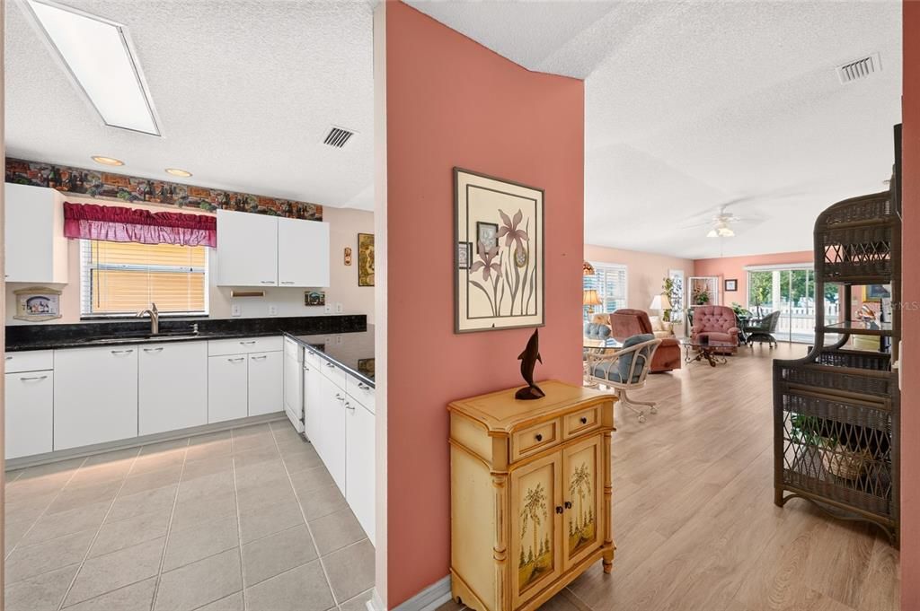 En Venta: $375,000 (2 camas, 2 baños, 1228 Pies cuadrados)