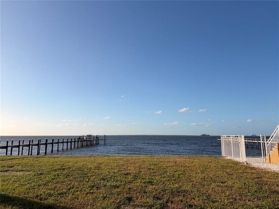 На продажу: $1,070,000 (0.22 acres)