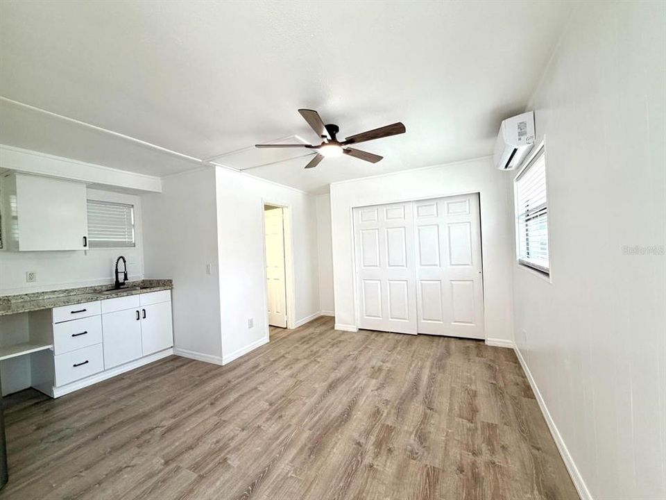 For Rent: $1,000 (0 beds, 1 baths, 250 Square Feet)
