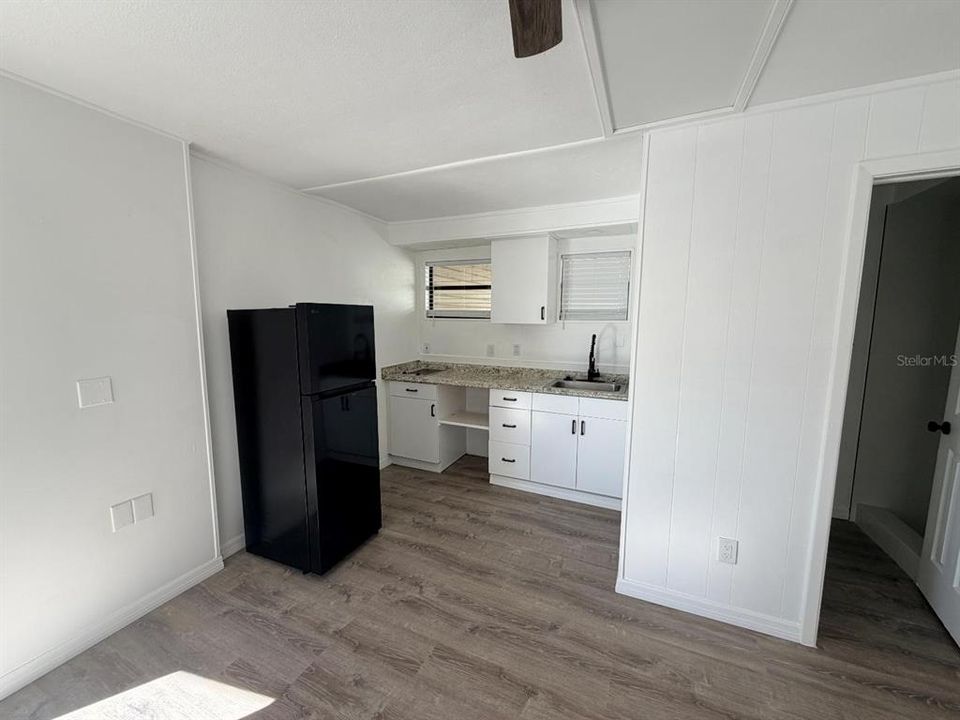 For Rent: $1,000 (0 beds, 1 baths, 250 Square Feet)