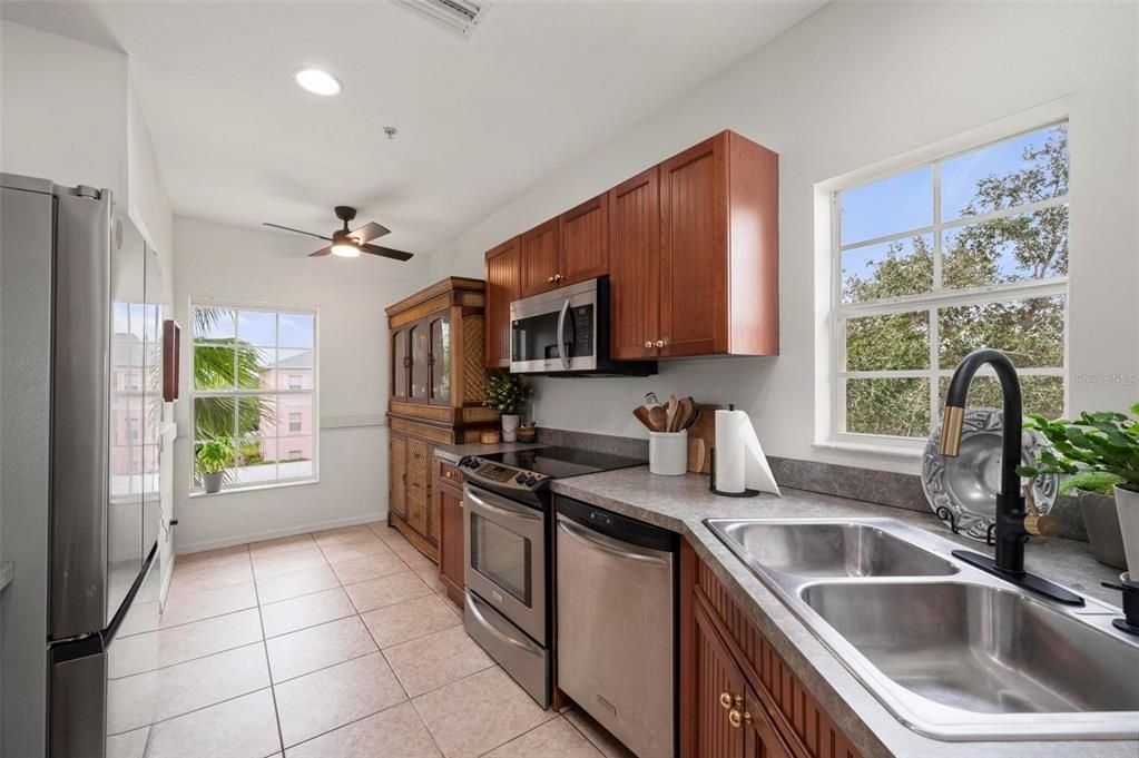 For Sale: $180,000 (3 beds, 2 baths, 1293 Square Feet)